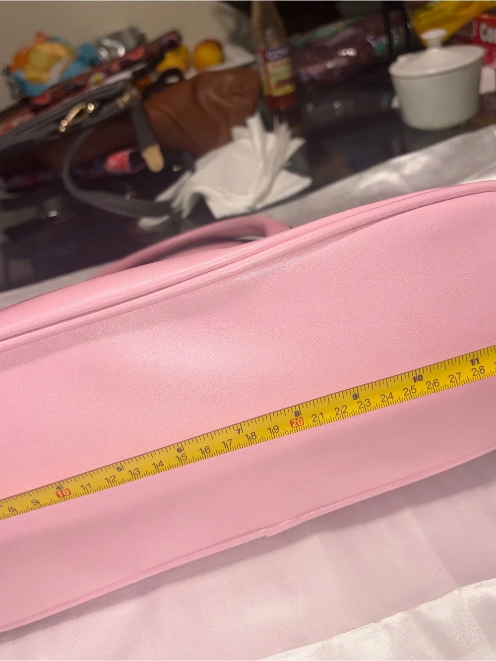 A pink dome-type handbag Giani Bernini